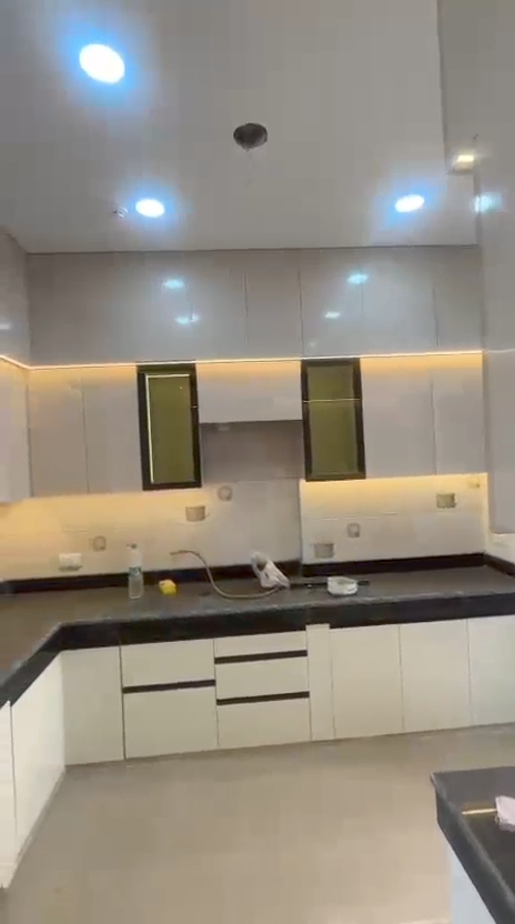  4 BHK Flat photo 9
