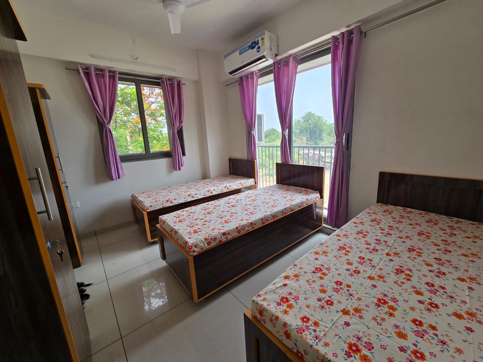 Titan House Luxurious Pg photo 3