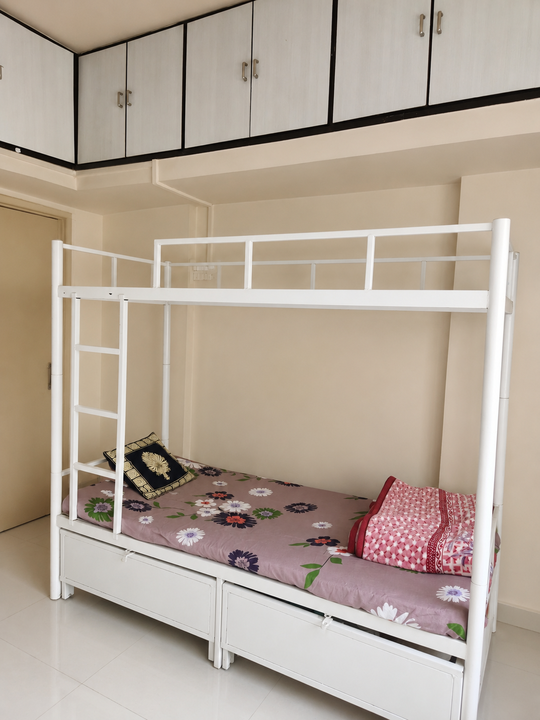Ambika Girls PG photo 8